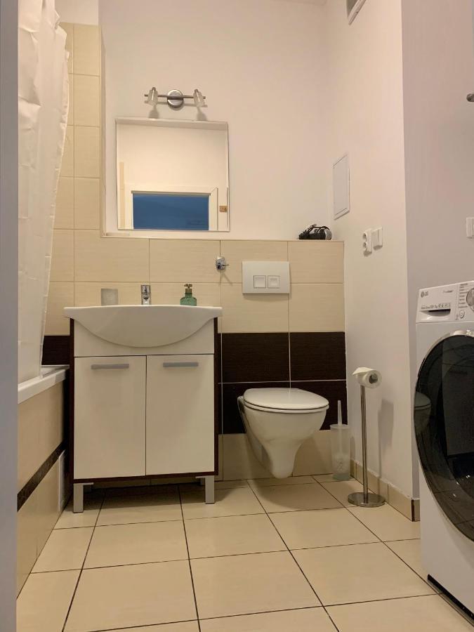 Bl - The Executive Suite, Boru - 24Hr Self Check-In, Free Private Parking, Balcony With Mountain View, 5 Minute Walk To City Center Banska Bystrica Exterior photo